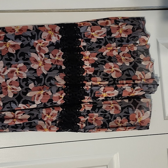 LOFT Floral Sleeveless Ribbed Dress Size 12 - Picture 3 of 7